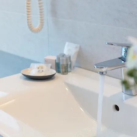 公寓式酒店 4 Star Train Station - Self Check-in 4*