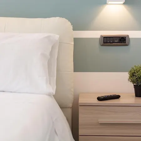 4 Star Train Station - Self Check-in Aparthotel 4*