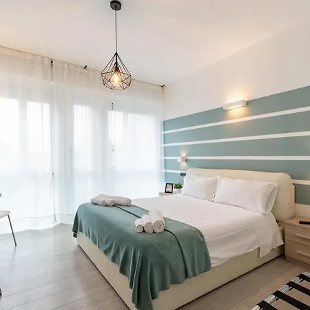 شقة فندقية 4 Star Train Station - Self Check-in 4*