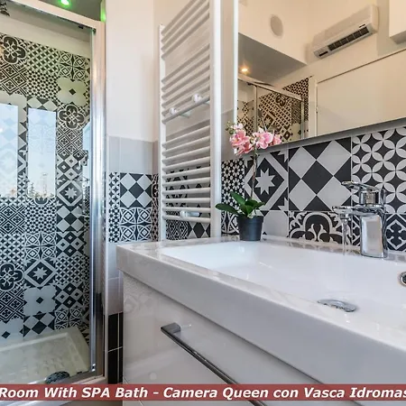 4 Star Train Station - Self Check-in