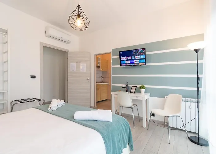 4 Star Train Station - Self Check-in Aparthotel 4*