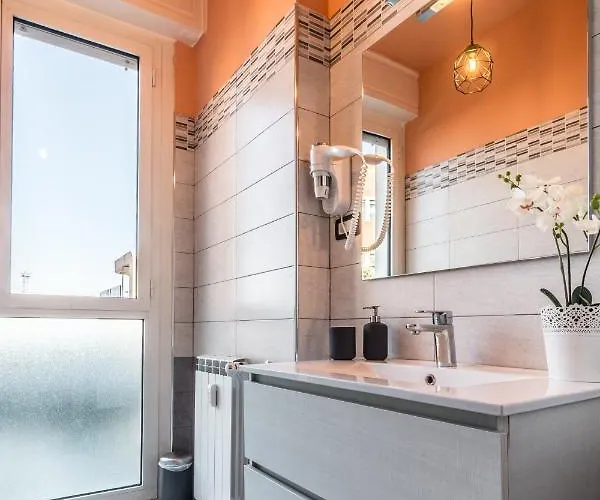 4 Star Train Station - Self Check-in