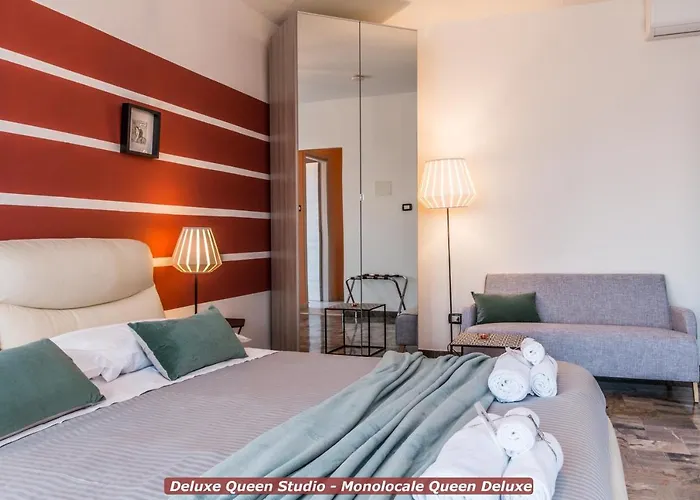 4 Star Train Station - Self Check-in