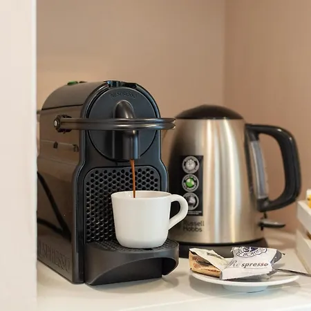 4 Star Train Station - Self Check-in アパートホテル ボローニャ