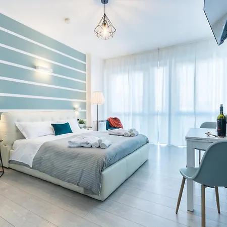 アパートホテル 4 Star Train Station - Self Check-in 4*