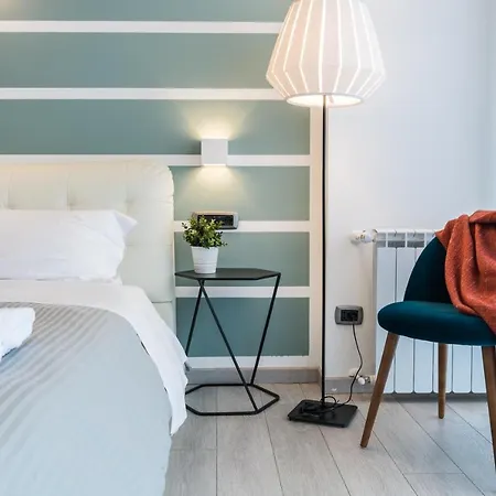 4 Star Train Station - Self Check-in アパートホテル