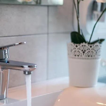 4 Star Train Station - Self Check-in アパートホテル