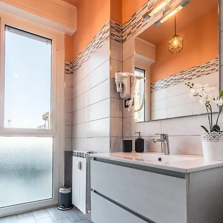 4 Star Train Station - Self Check-in