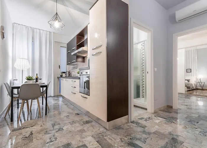 4 Star Train Station - Self Check-in Aparthotel